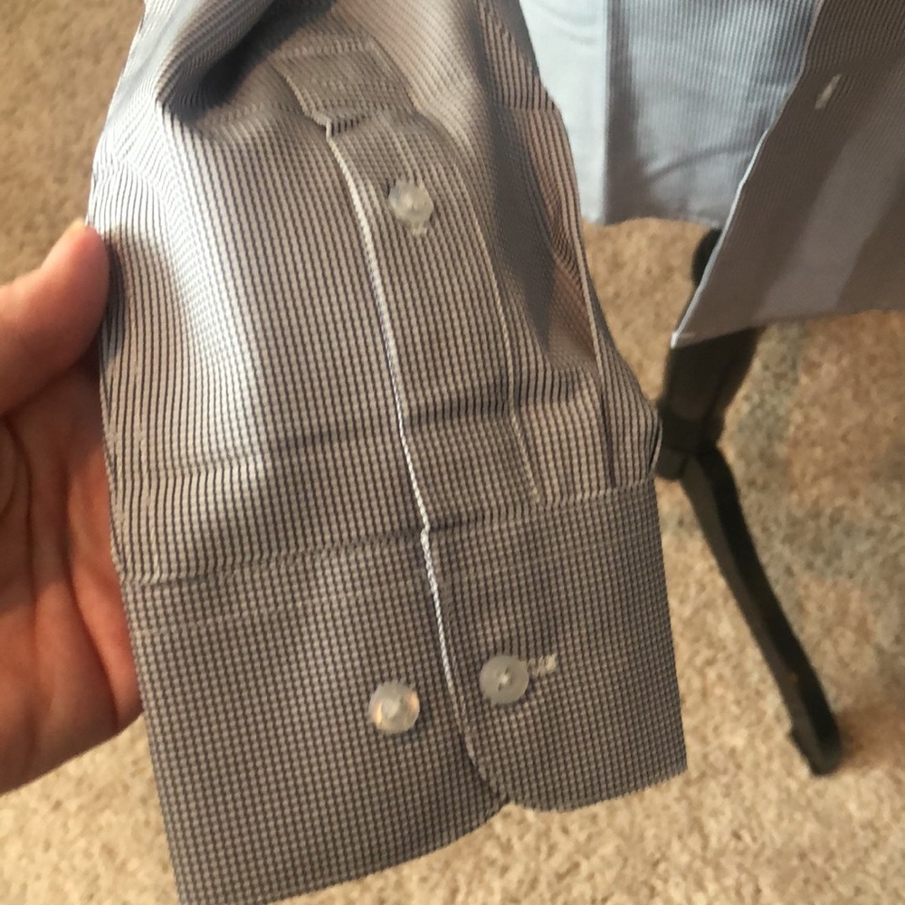 Light weight button down - Picture 4 of 5